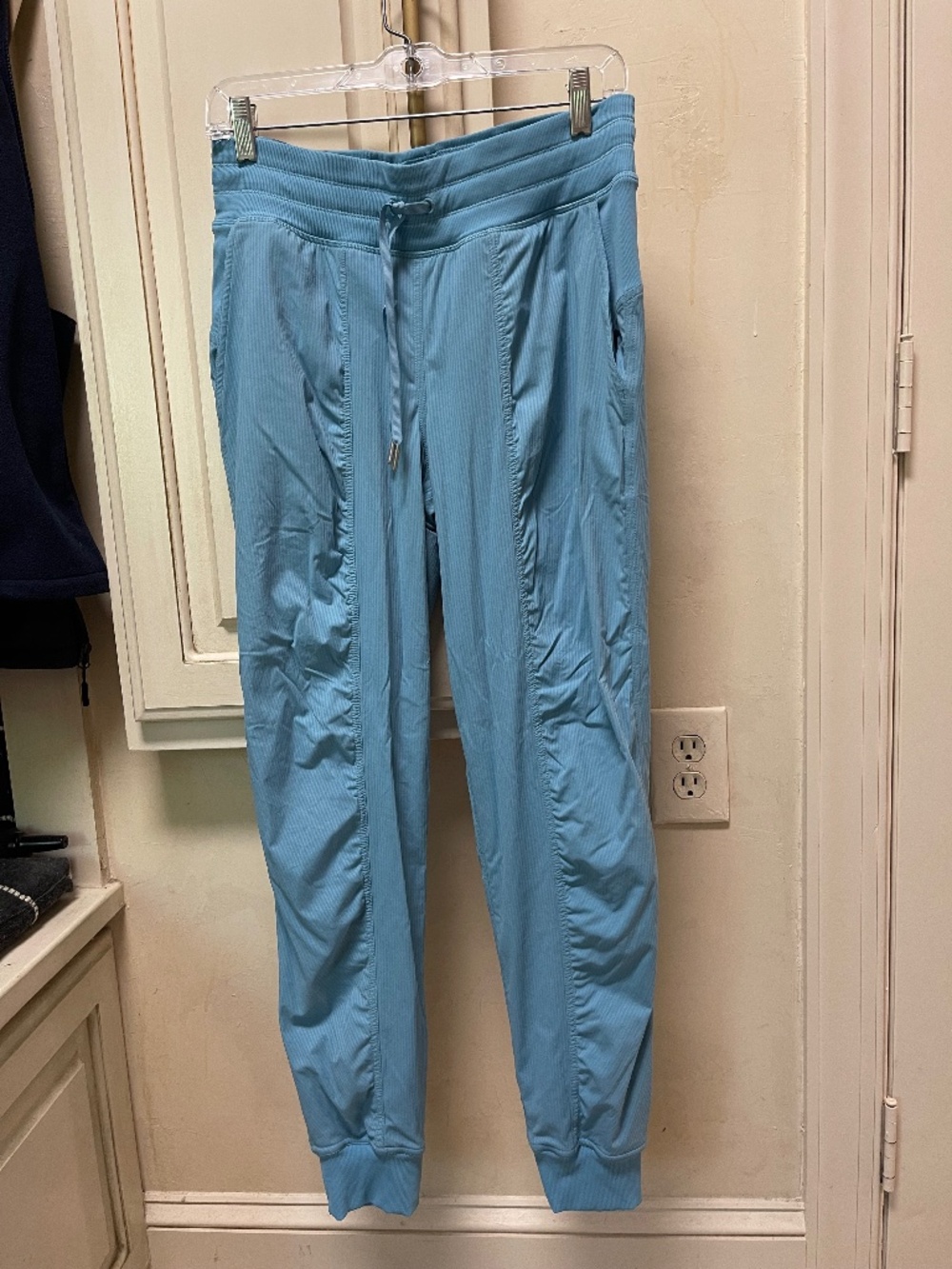 Lululemon jogger size 8